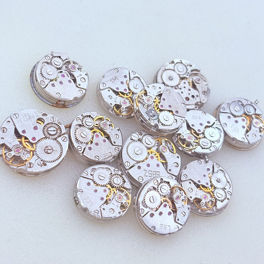 Unique Tech Accessories - Used Old Mechanical Watch Can't Work