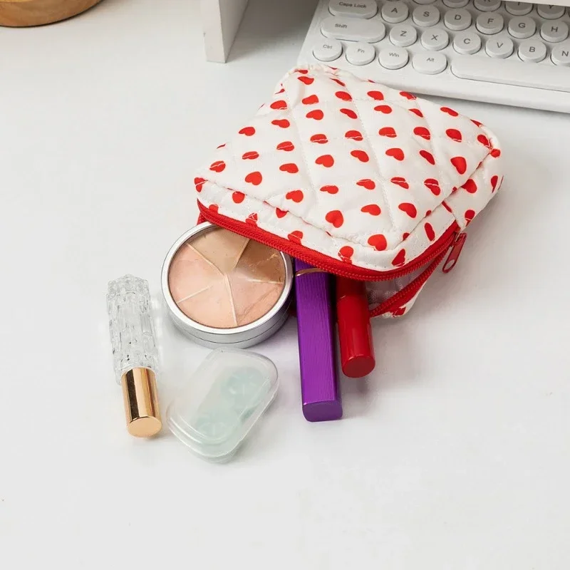 Heart Print Sanitary Napkins S - đánh giá và giá Tech Accessories Kit